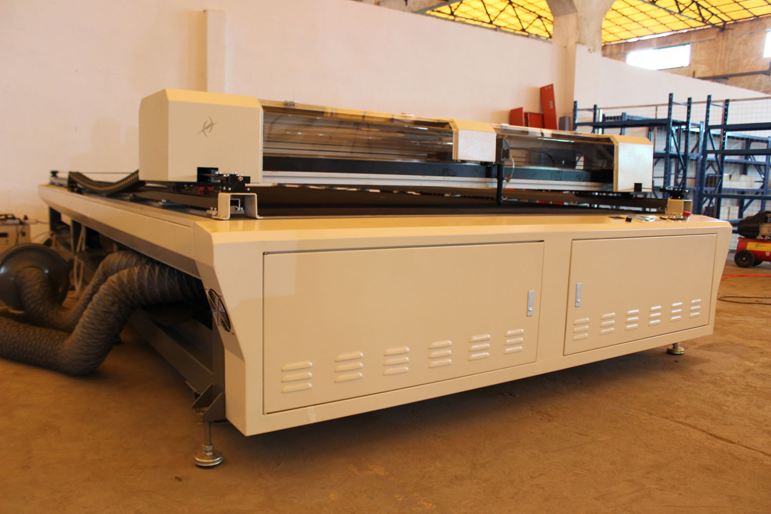 大幅面裁剪激光切割裁床_服裝機(jī)械欄目_